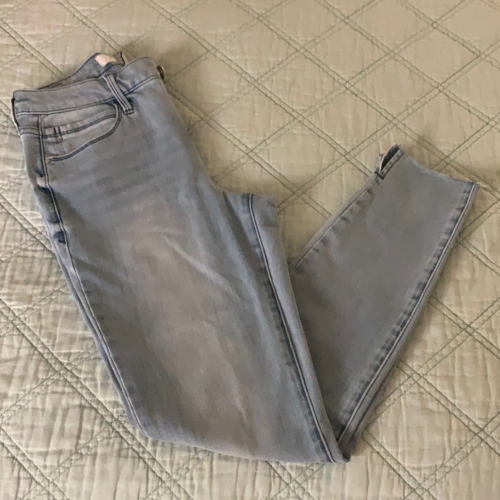 Skinnygirl high rise ankle jean. 2/26. Light wash.